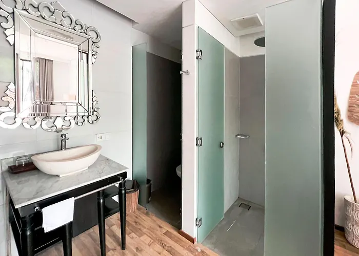 Luxury In - 2 Bedroom, Infinity Pool, Pet Friendly & Concierge *