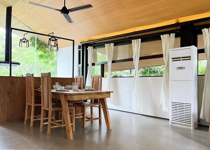 Luxury In - 2 Bedroom, Infinity Pool, Pet Friendly & Concierge
