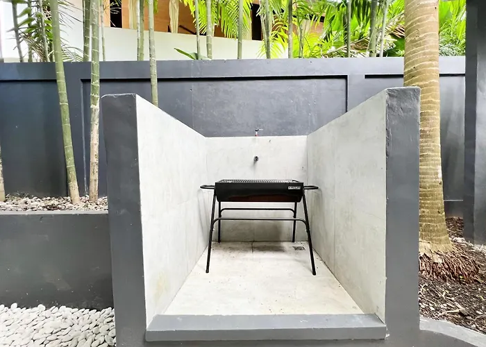 Luxury In - 2 Bedroom, Infinity Pool, Pet Friendly & Concierge *