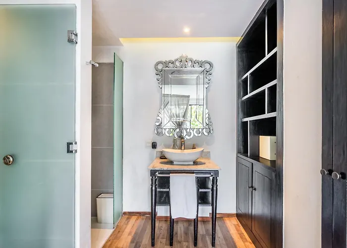 Вилла Luxury In - 2 Bedroom, Infinity Pool, Pet Friendly & Concierge Нуса-Дуа