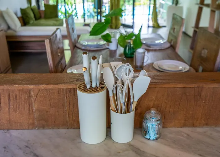 Вилла Luxury In - 2 Bedroom, Infinity Pool, Pet Friendly & Concierge *
