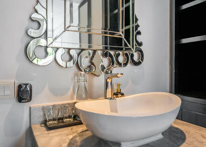 Luxury In - 2 Bedroom, Infinity Pool, Pet Friendly & Concierge Вилла Нуса-Дуа