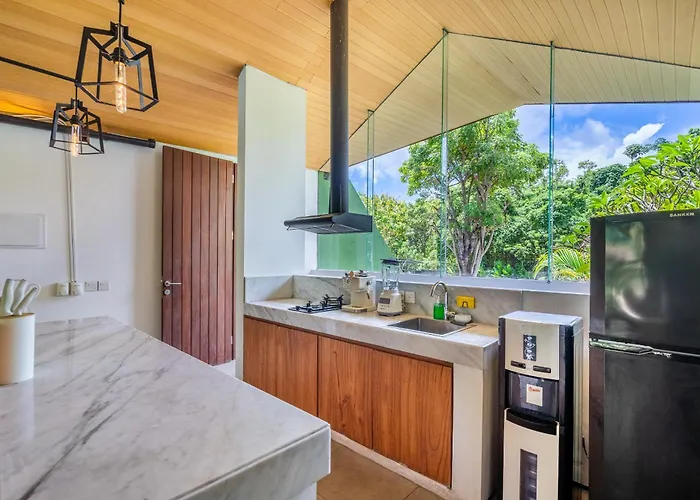 Luxury In - 2 Bedroom, Infinity Pool, Pet Friendly & Concierge