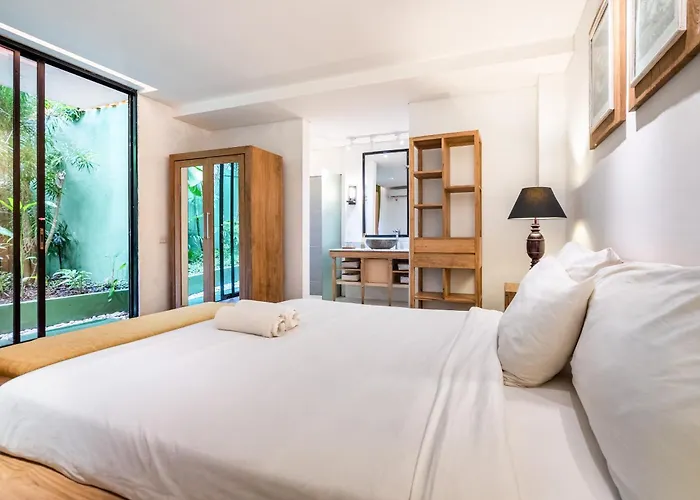 Вилла Luxury In - 2 Bedroom, Infinity Pool, Pet Friendly & Concierge Нуса-Дуа