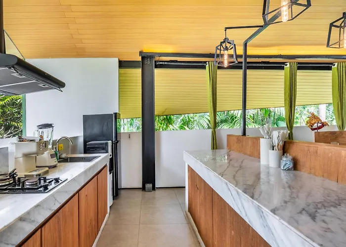 Вилла Luxury In - 2 Bedroom, Infinity Pool, Pet Friendly & Concierge